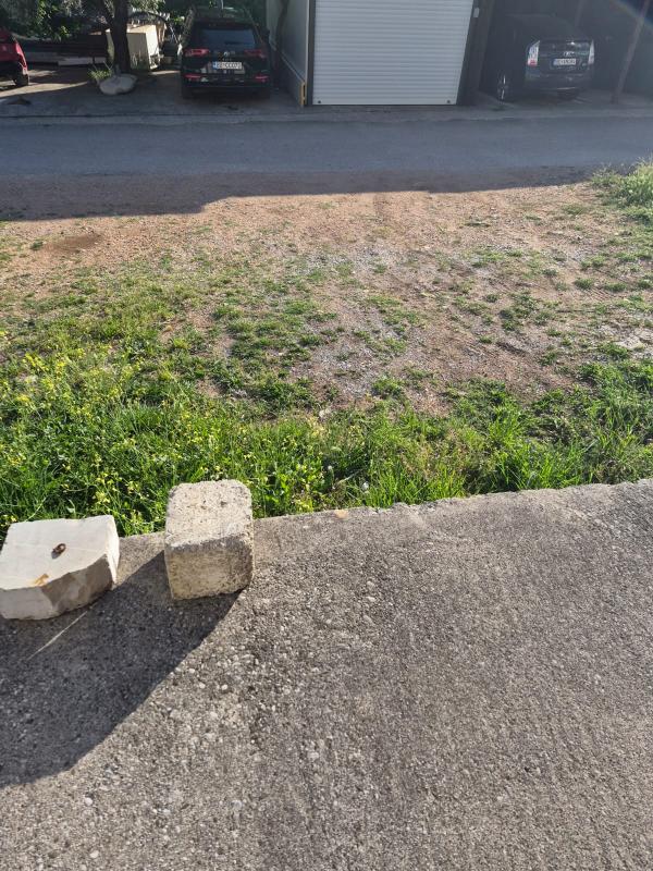 Kuća sa placem za renoviranje u centru Petrovca