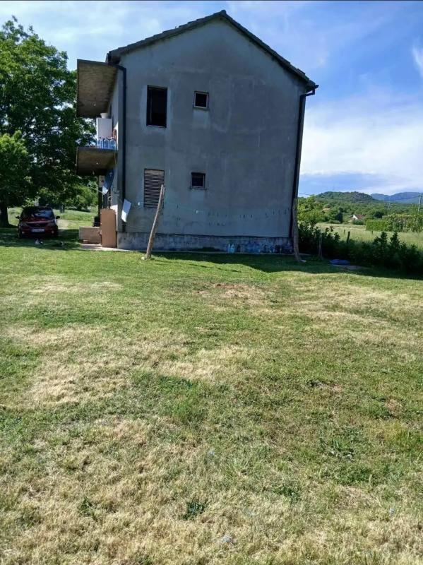 Kuća sa placem na prodaju u Danilovgradu