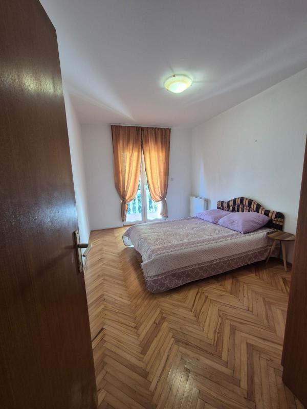 A house with a plot. Petrovac.