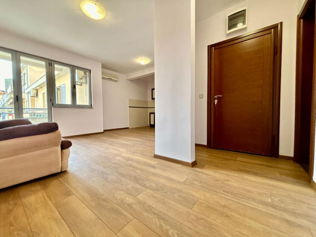 A large studio in a great location. Rosino