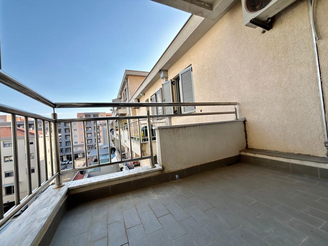 A large studio in a great location. Rosino