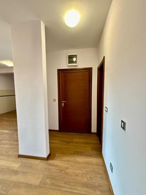 A large studio in a great location. Rosino