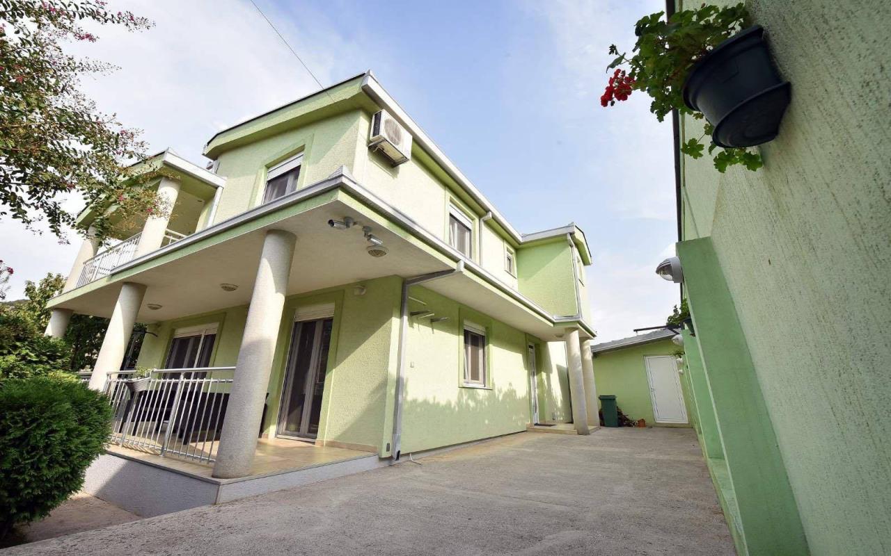 Продается роскошный дом в Подгорице