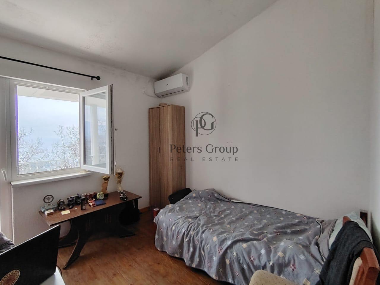 A panoramic duplex house with a large plot for sale in Sutomore, Zagrađe.