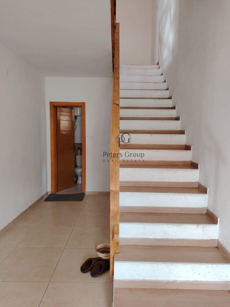 A panoramic duplex house with a large plot for sale in Sutomore, Zagrađe.