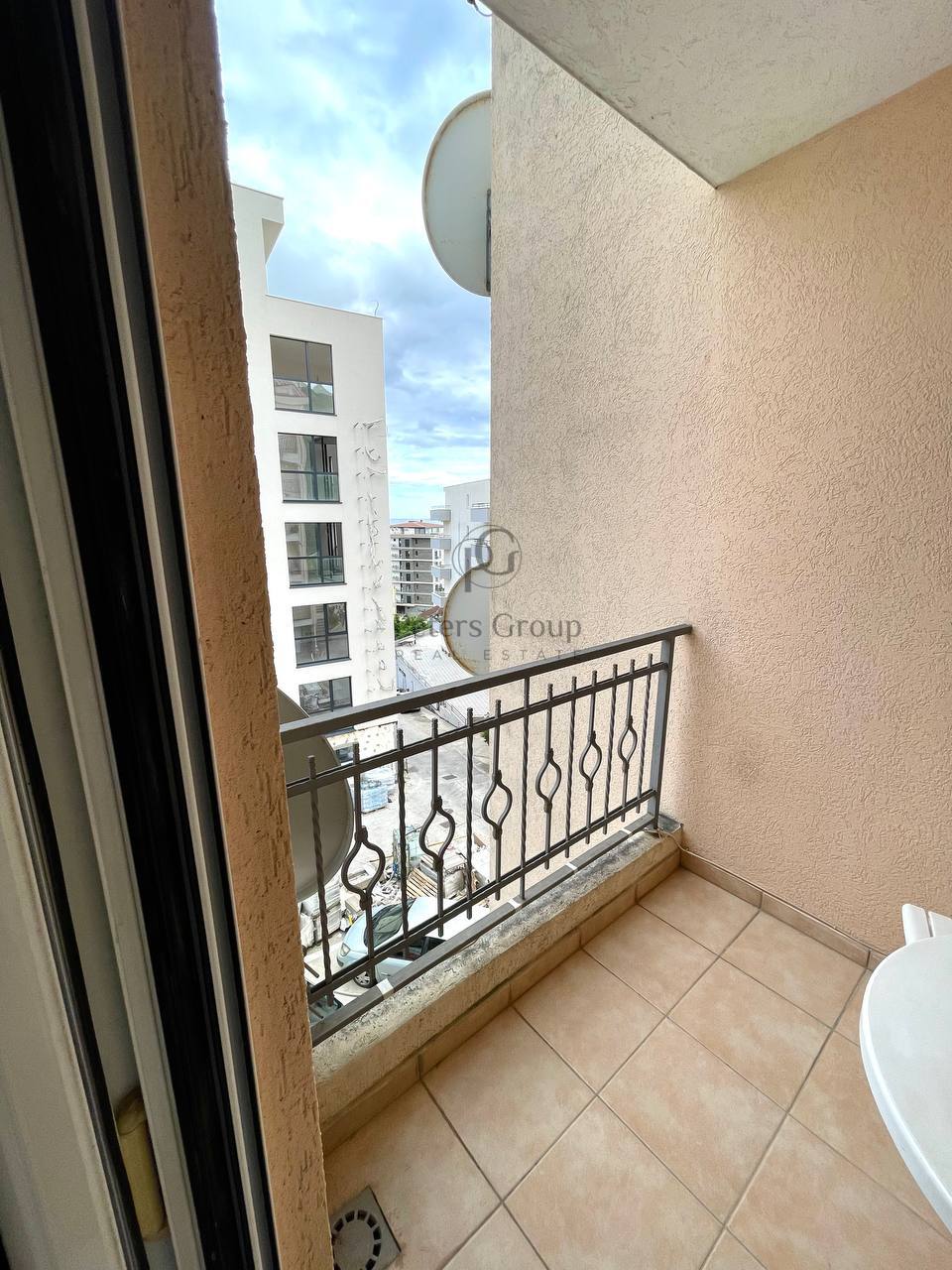 A spacious and bright one-bedroom apartment for sale in Bečići