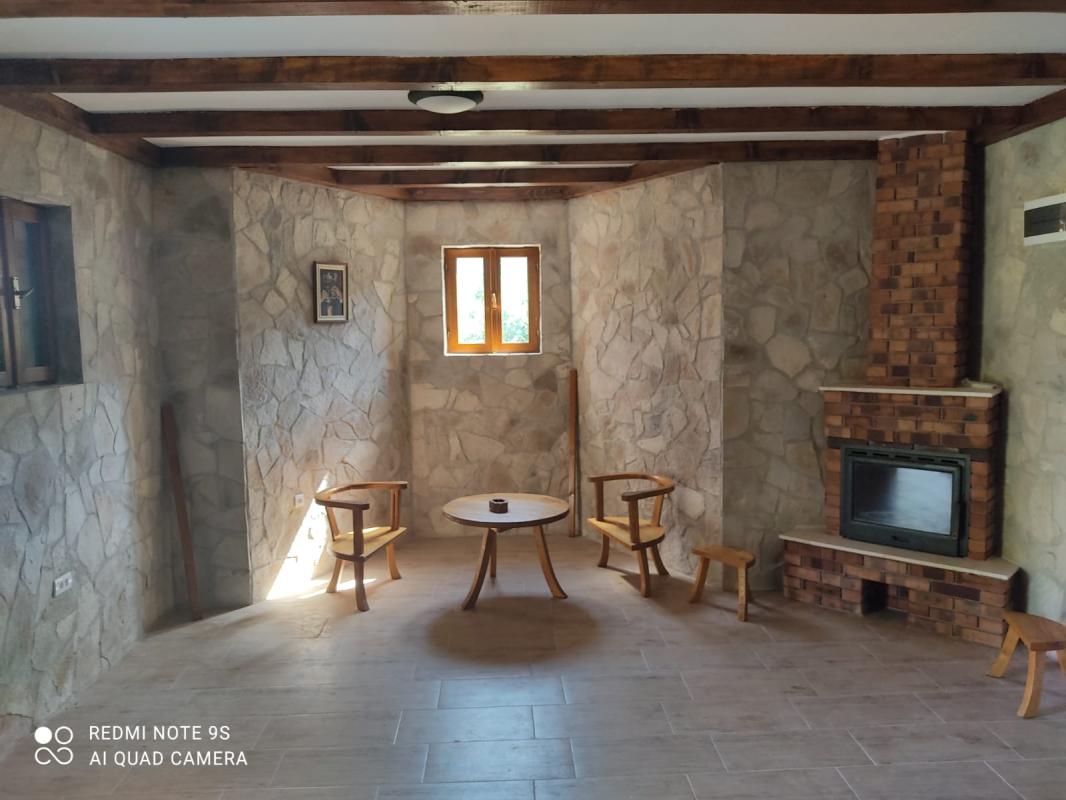 A vineyard with a winery in the valley of the Zeta River is for sale