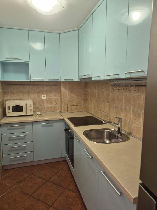 Moderne Zweizimmerwohnung mit Garage im Zentrum von Petrovac