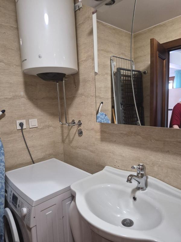 Moderne Zweizimmerwohnung mit Garage im Zentrum von Petrovac