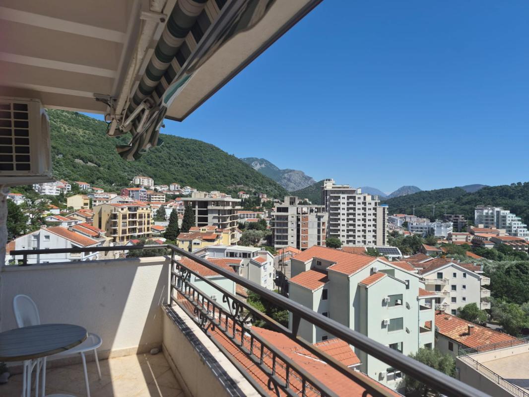 Moderne Zweizimmerwohnung mit Garage im Zentrum von Petrovac