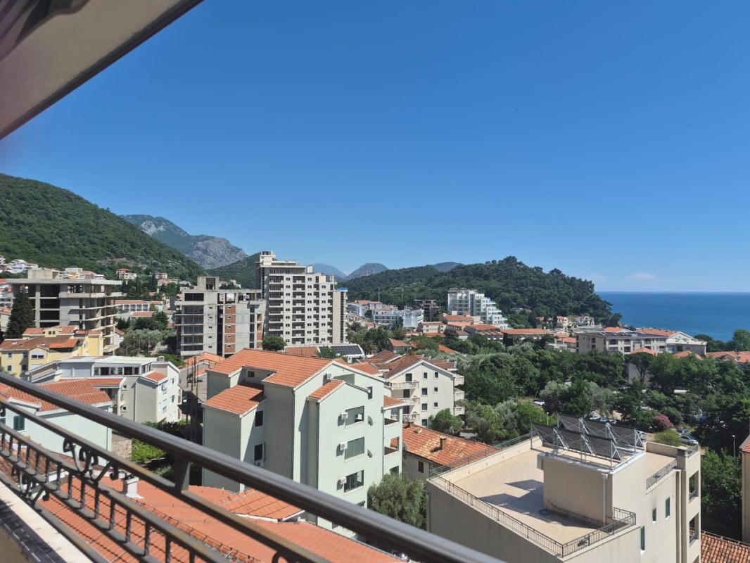 Moderne Zweizimmerwohnung mit Garage im Zentrum von Petrovac