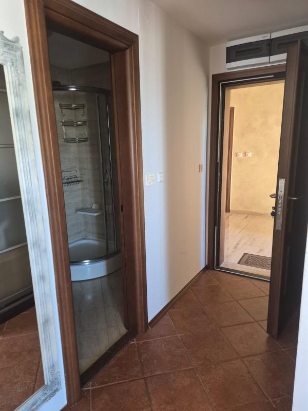 Moderne Zweizimmerwohnung mit Garage im Zentrum von Petrovac