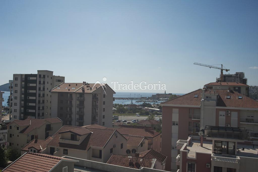 Apart-hotel with 6 individual apartments in quiet center of Budva