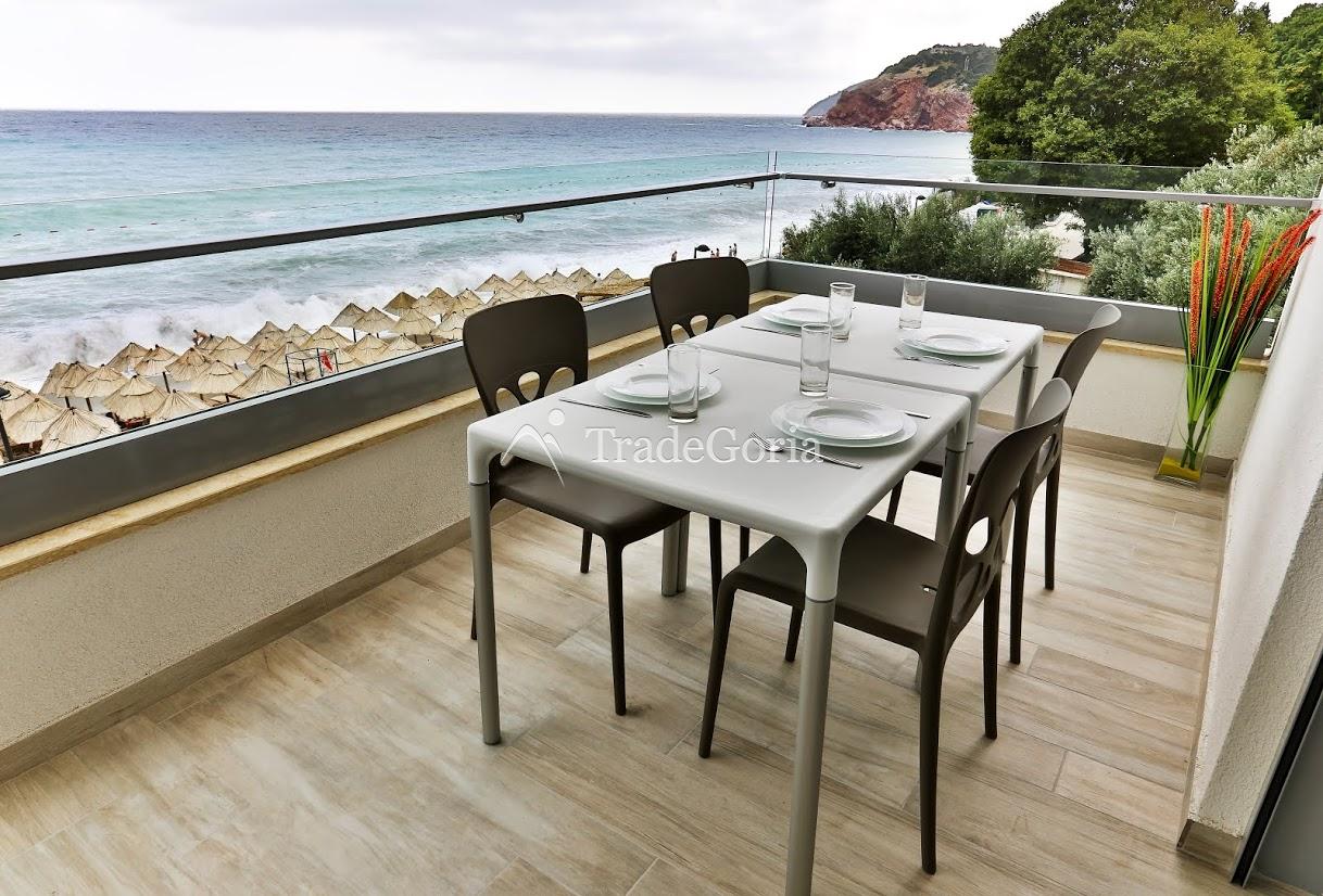 Luxury beachfront apartments in Sutomore