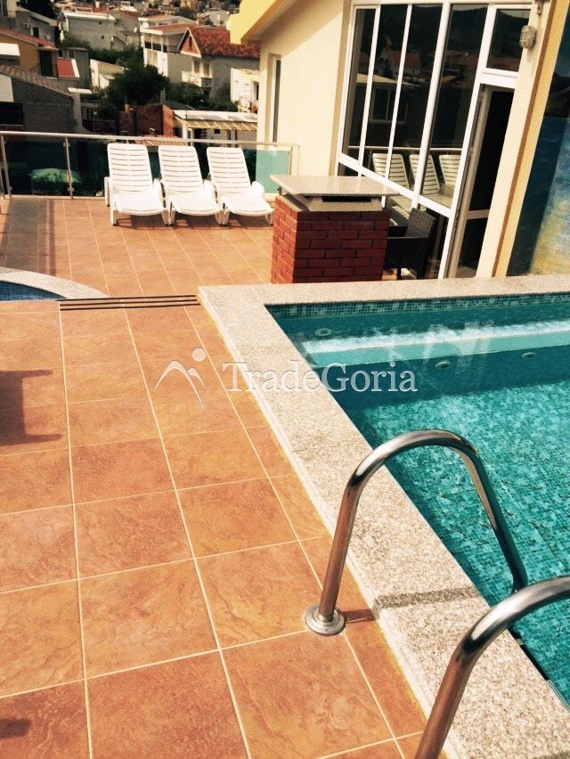Apartmani u Vili Jadranka u Sutomoru sa bazenom