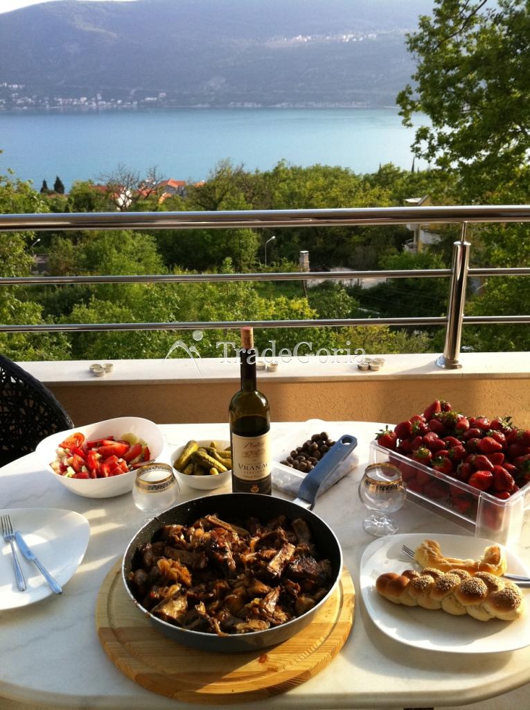 Holiday apartments in Topla-3 complex in Herceg Novi