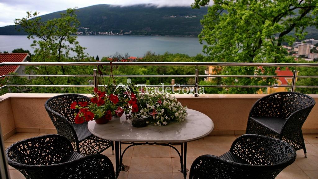 Holiday apartments in Topla-3 complex in Herceg Novi