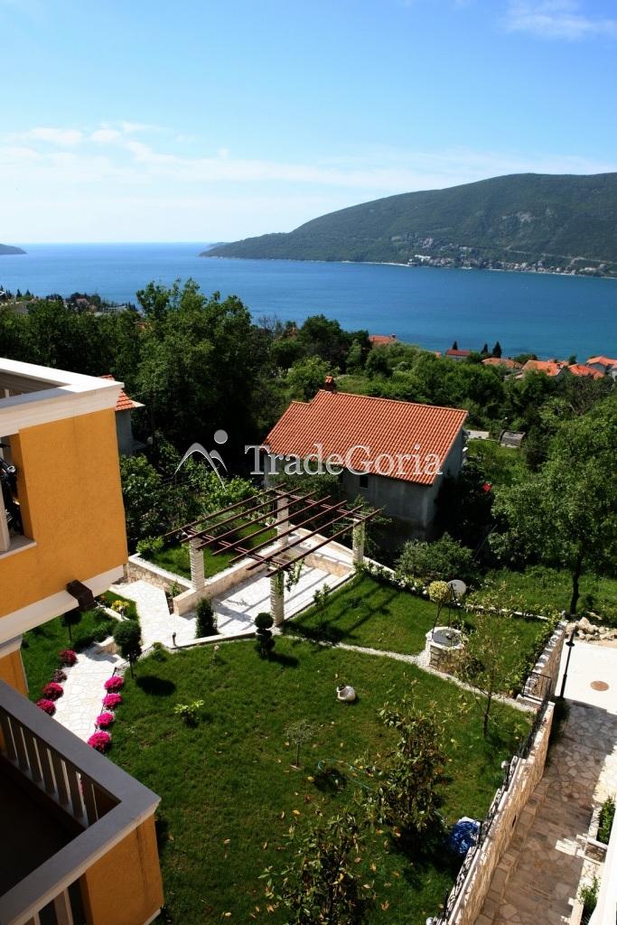 Holiday apartments in Topla-3 complex in Herceg Novi