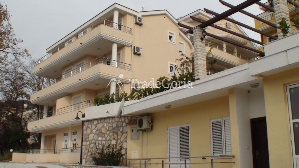 Holiday apartments in Topla-3 complex in Herceg Novi
