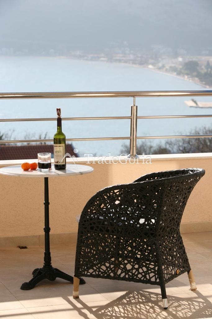 Holiday apartments in Topla-3 complex in Herceg Novi