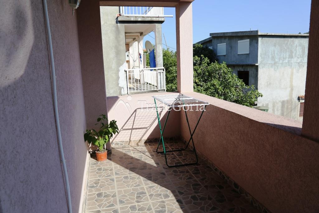 Apartments with Large Shaded Terrace in Quiet Cozy Place in Sutomore