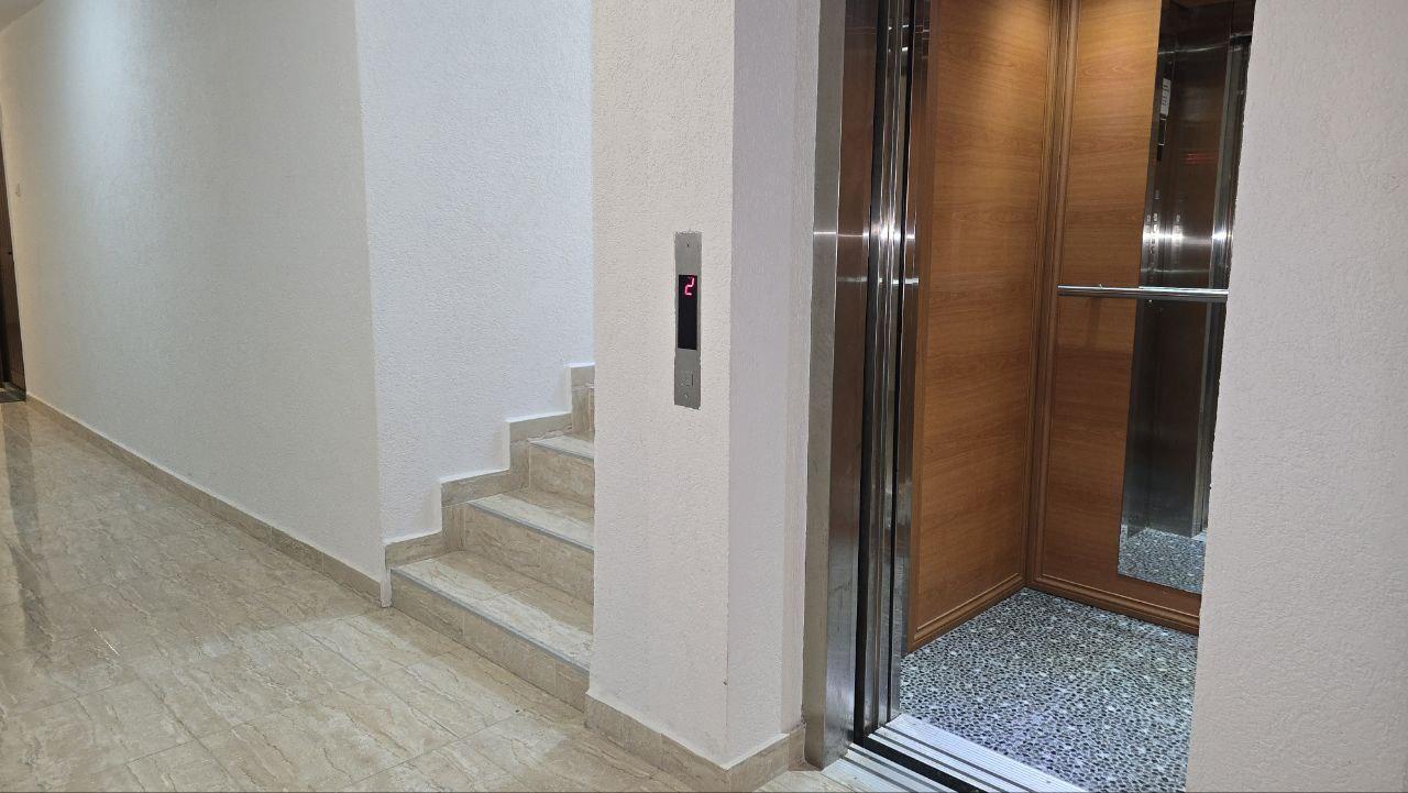 Wohnung zum Verkauf in einer Anlage mit Pool in Petrovac, Budva.