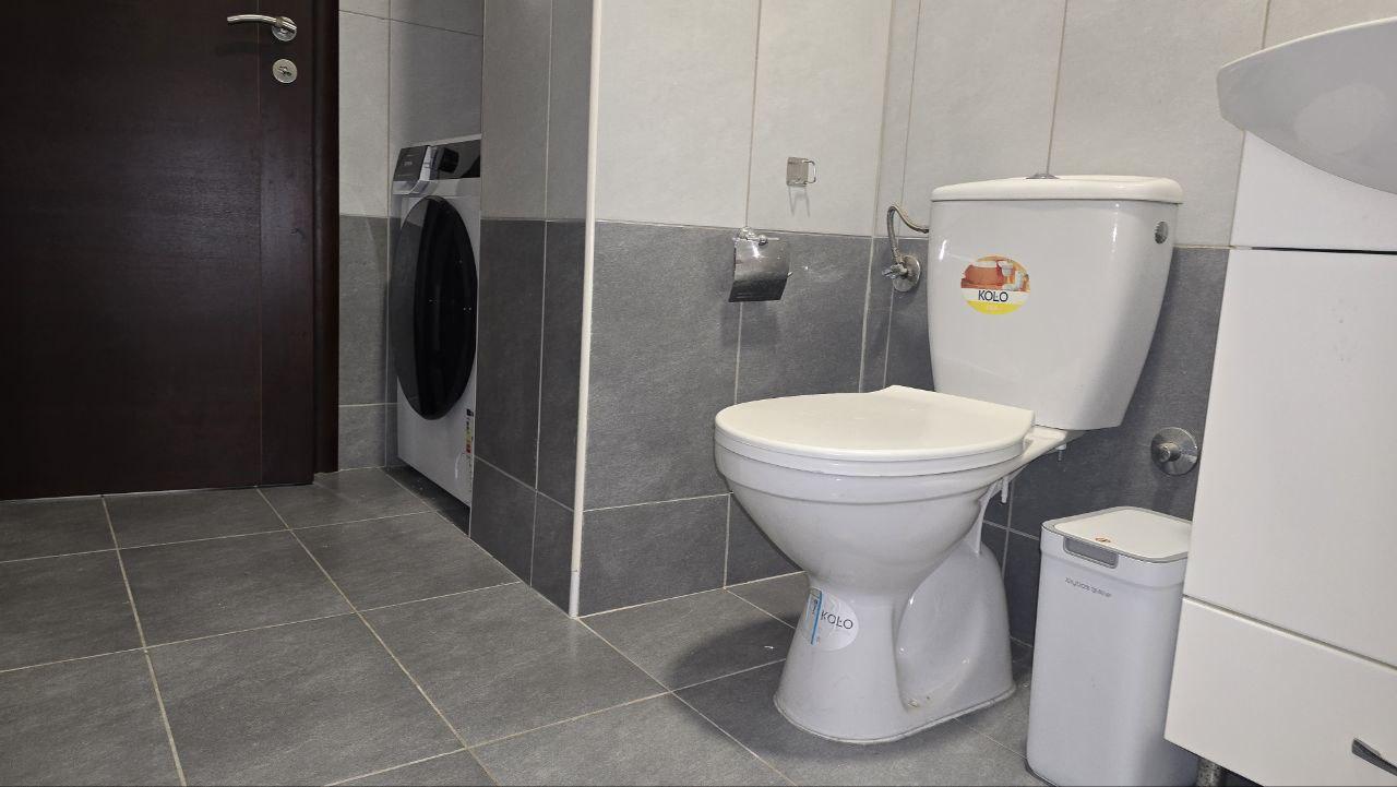 Wohnung zum Verkauf in einer Anlage mit Pool in Petrovac, Budva.