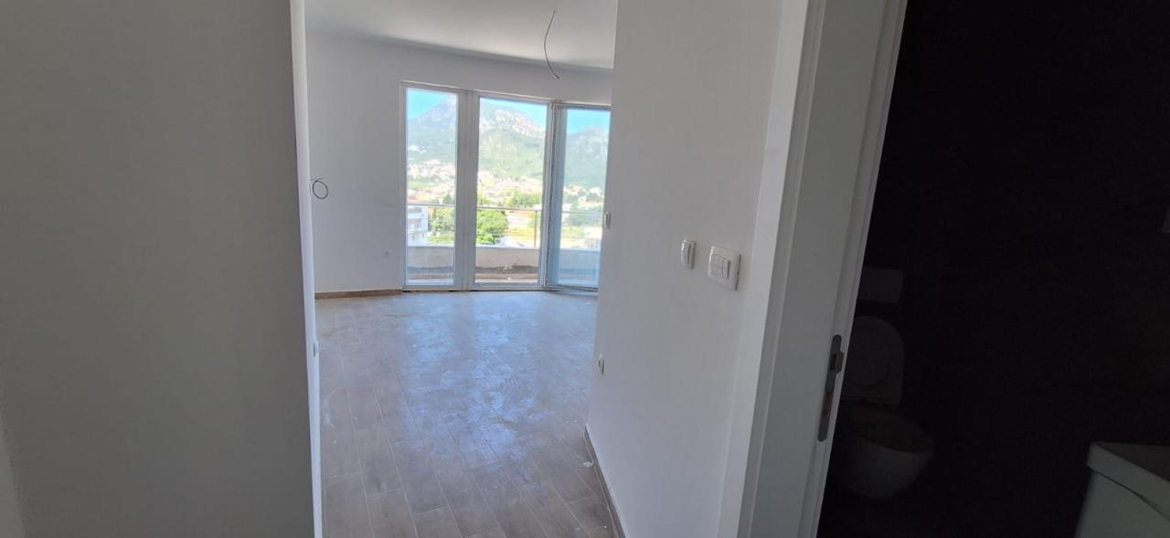 Apartment for sale in a new building in the center of Sutomore