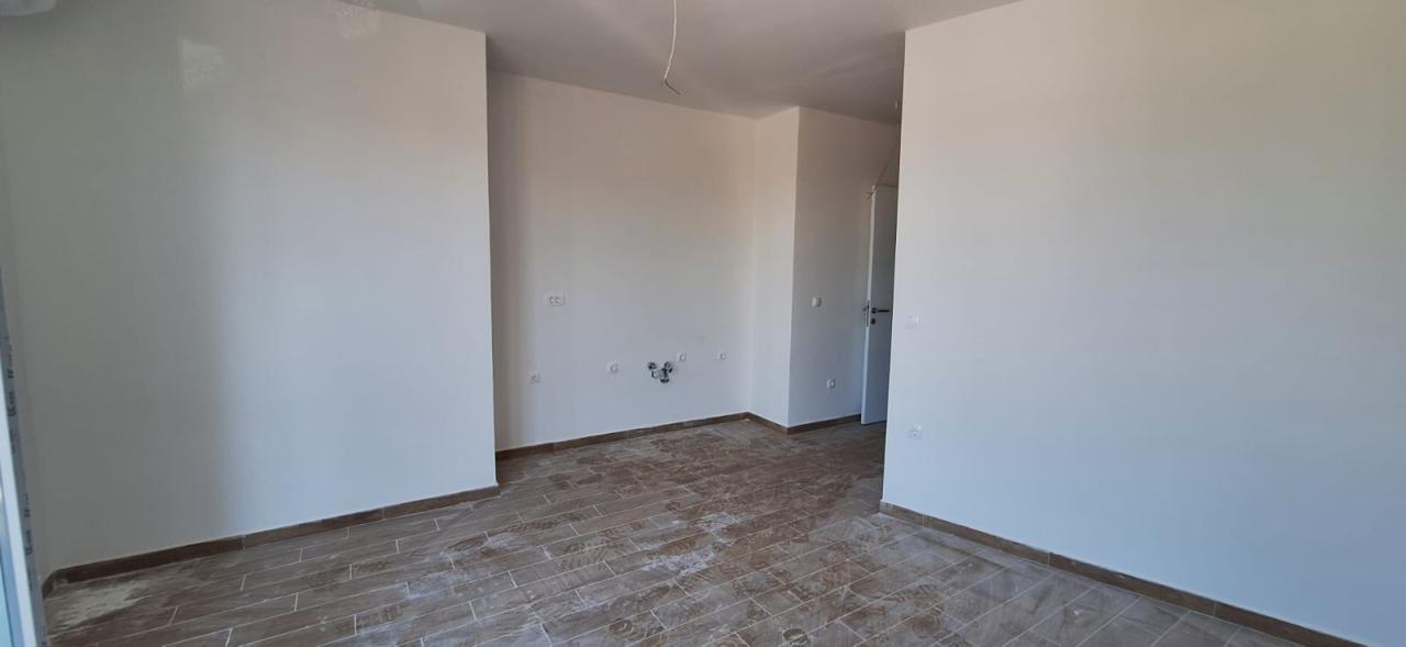 Apartment for sale in a new building in the center of Sutomore