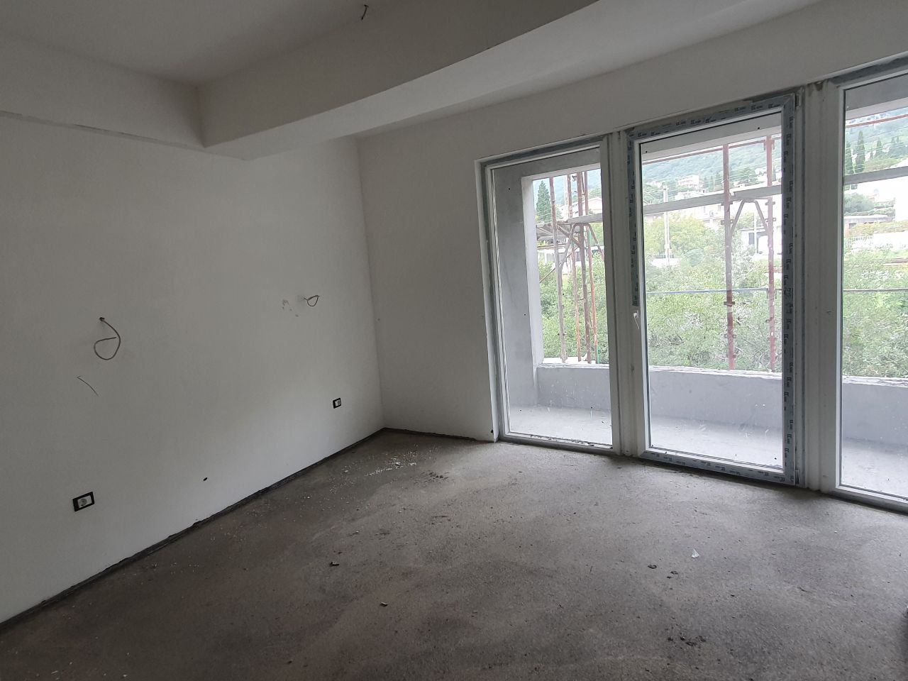 Apartment for sale in a new building in the center of Sutomore