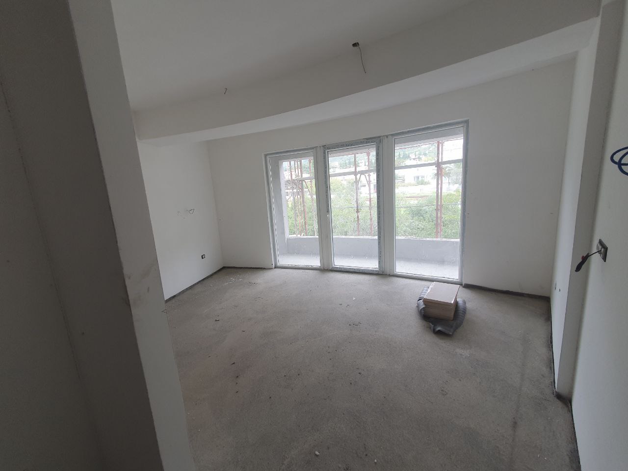 Apartment for sale in a new building in the center of Sutomore