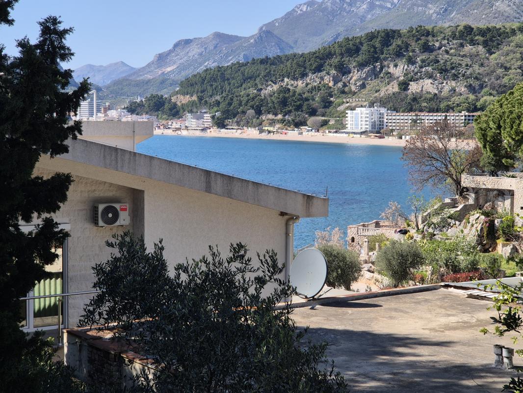 Apartment for sale on the first line of the sea in Sutomore (Bar)