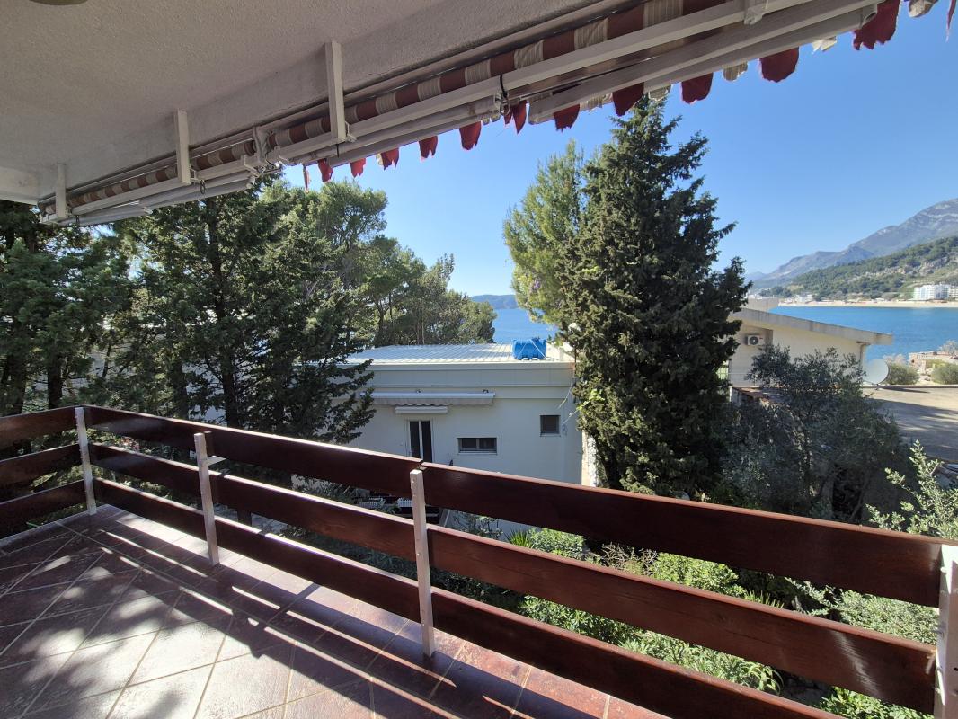 Apartment for sale on the first line of the sea in Sutomore (Bar)
