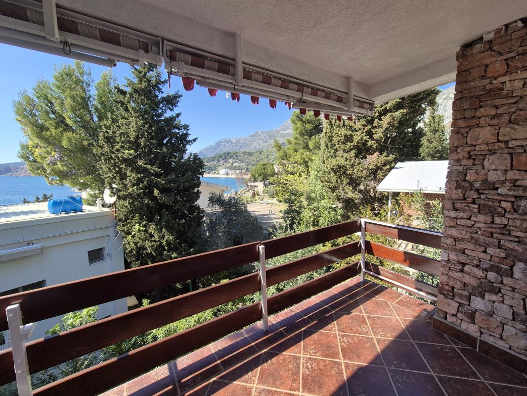 Apartment for sale on the first line of the sea in Sutomore (Bar)