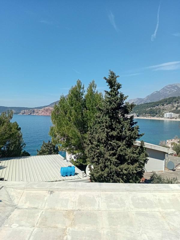 Apartment for sale on the first line of the sea in Sutomore (Bar)
