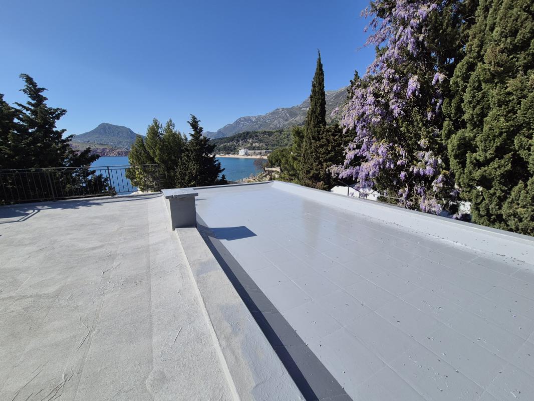 Apartment for sale on the first line of the sea in Sutomore (Bar)