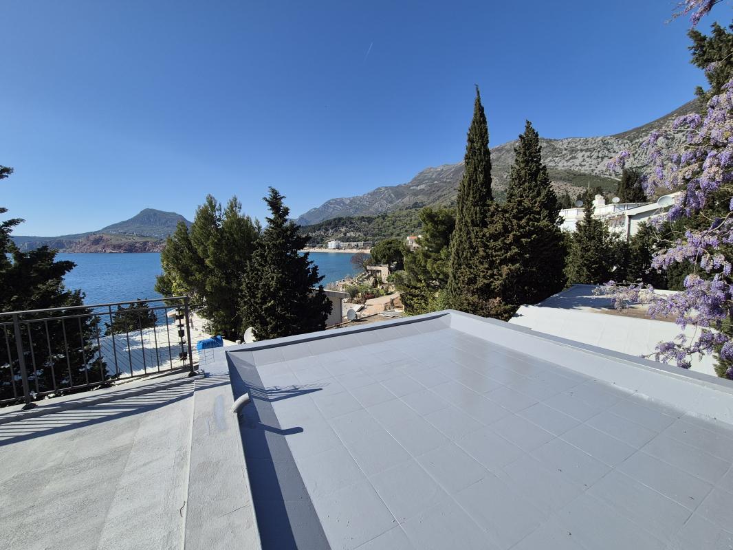 Apartment for sale on the first line of the sea in Sutomore (Bar)
