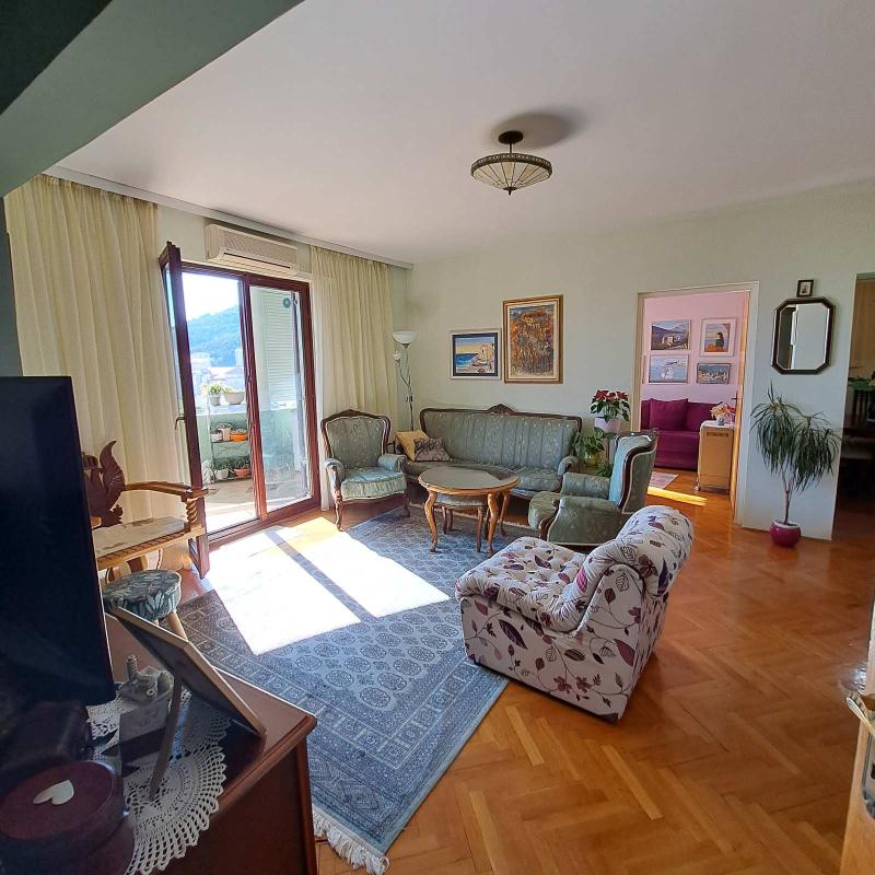 Apartment for sale with garage and sea view in Budva.