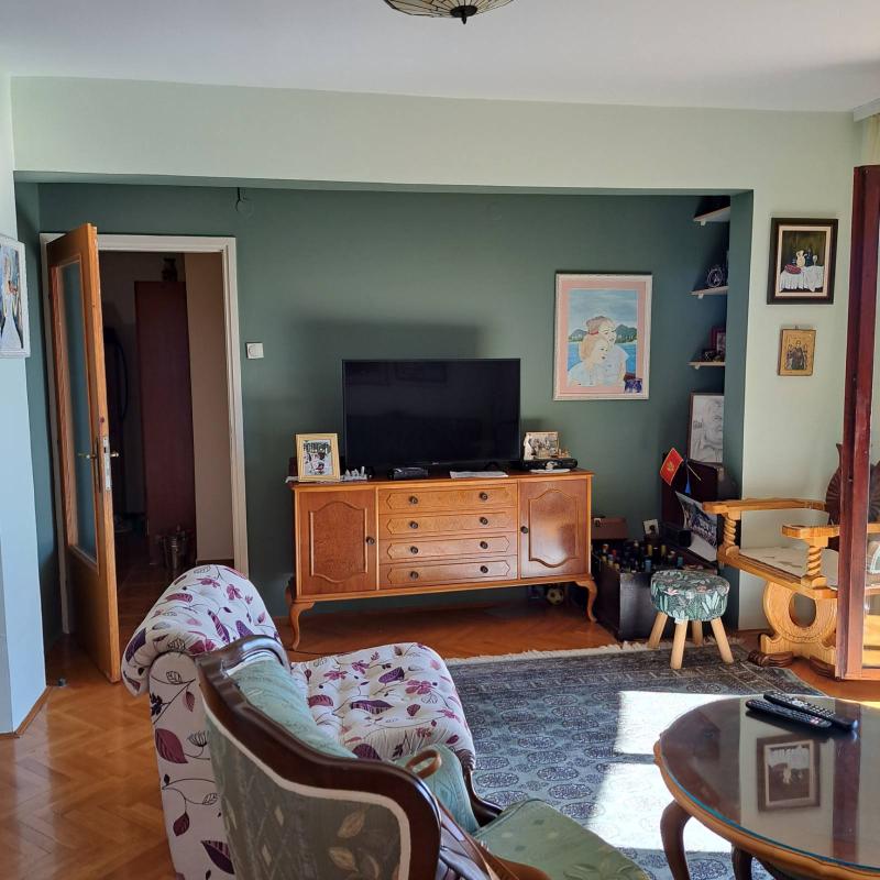 Apartment for sale with garage and sea view in Budva.