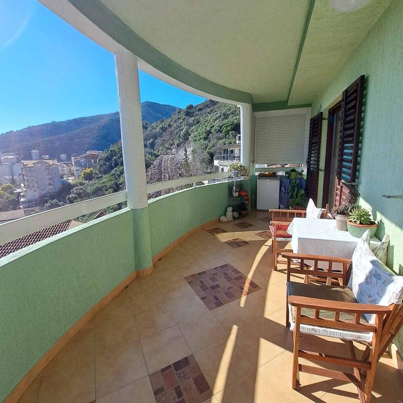 Apartment for sale with garage and sea view in Budva.
