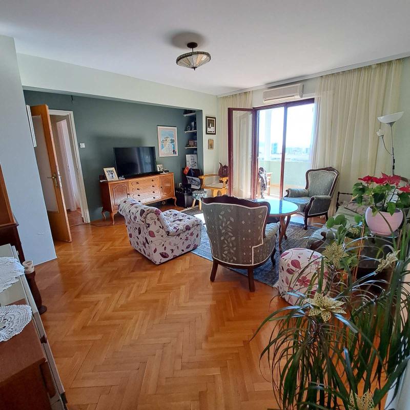 Apartment for sale with garage and sea view in Budva.