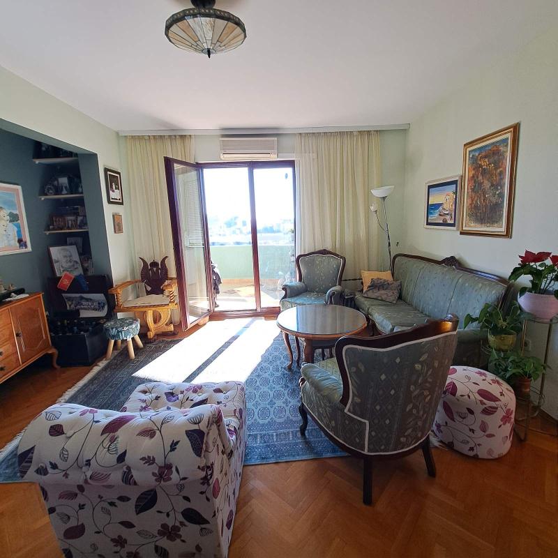 Apartment for sale with garage and sea view in Budva.