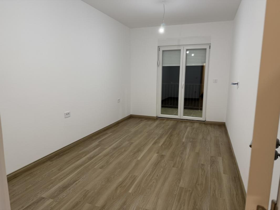 Apartment for sale with parking in Lazi, Budva