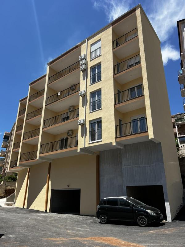 Apartment for sale with parking in Lazi, Budva