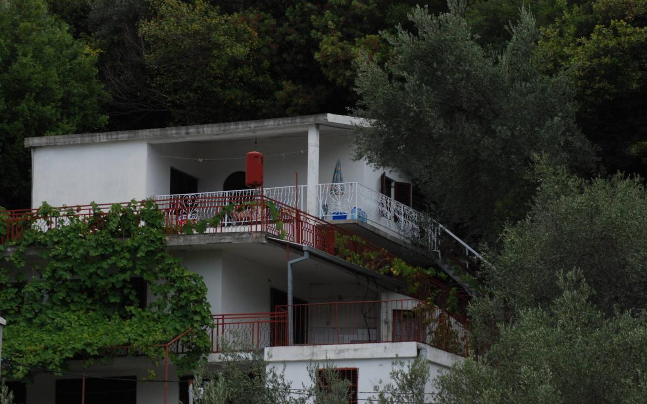 Apartment for sale with sea view in Sutomore.