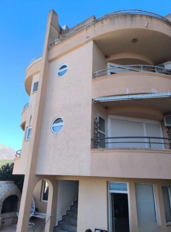 Apartment for sale with sea view in Utjeha Bar.