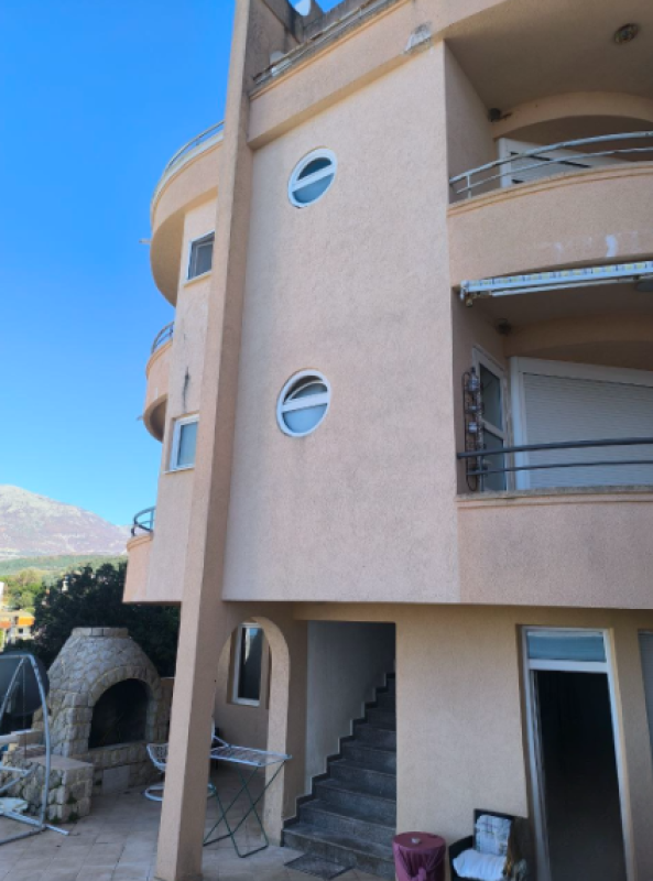 Apartment for sale with sea view in Utjeha Bar.