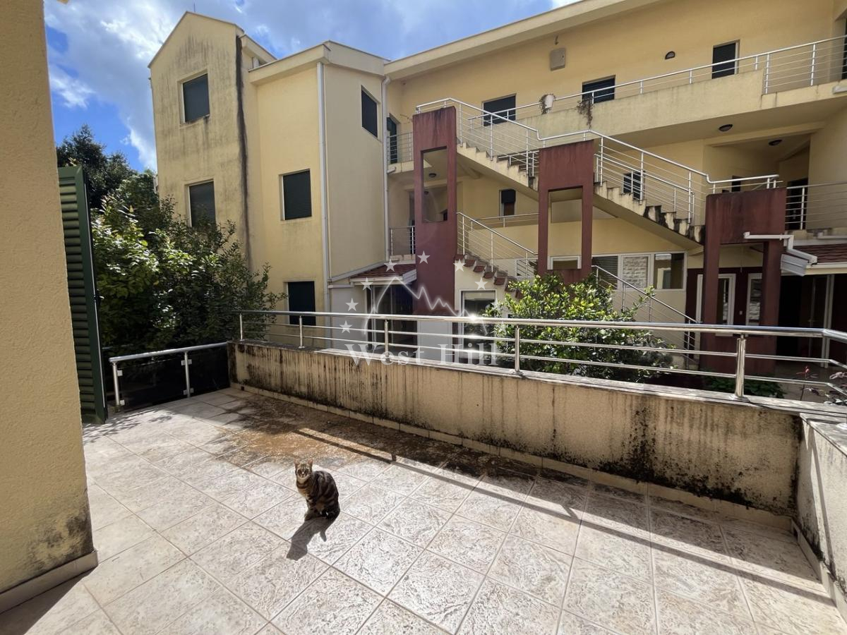 Apartment in Djenovici near Porto Novi with a large terrace
