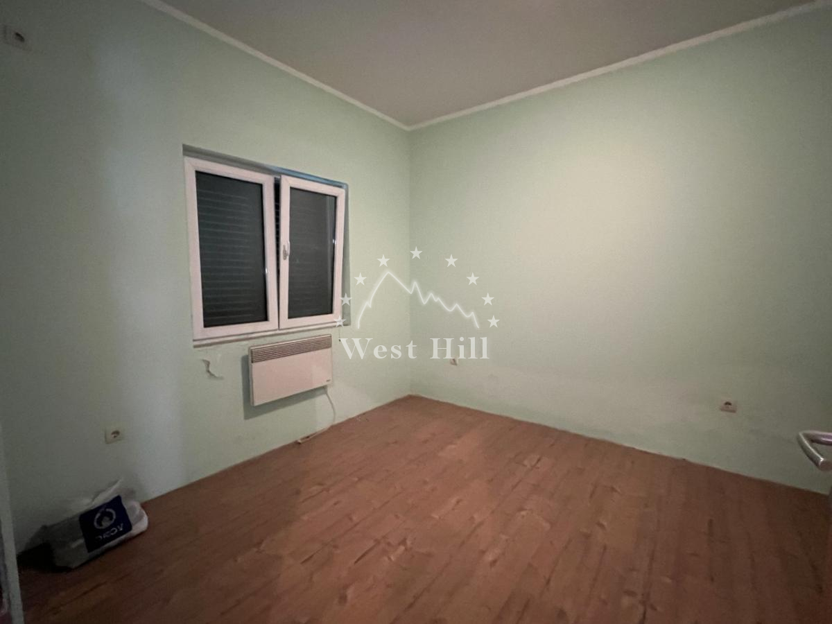 Apartment in Djenovici near Porto Novi with a large terrace