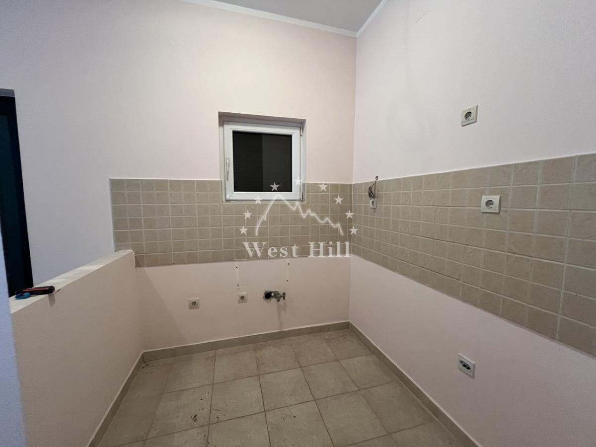 Apartment in Djenovici near Porto Novi with a large terrace